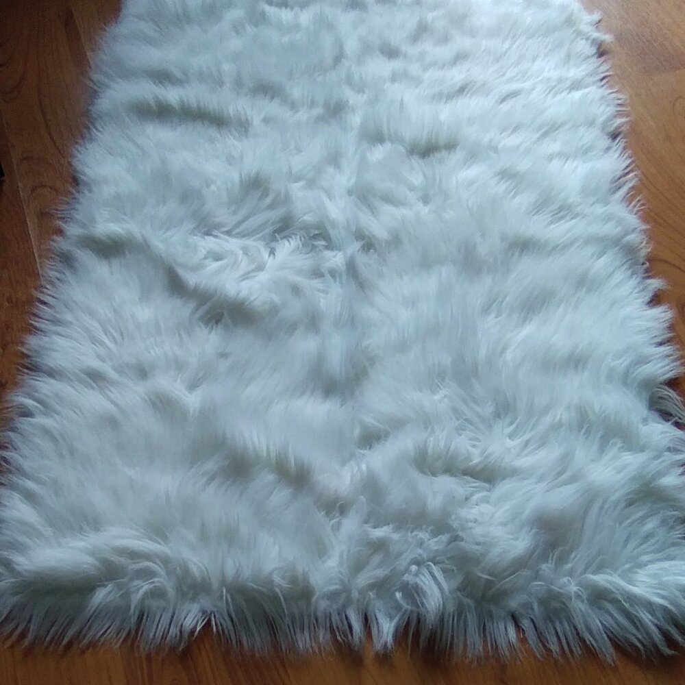 Plush FAUX FUR Rug White NEW